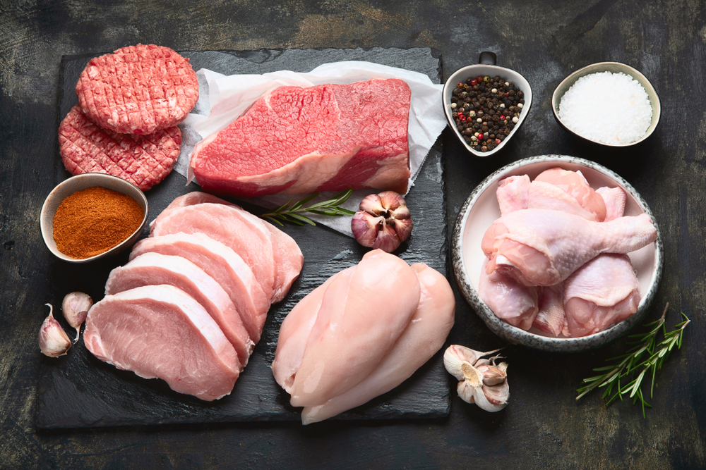 Có nên cho trẻ ăn bốc không