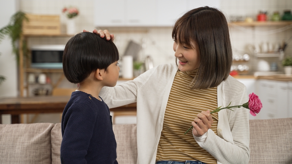 Khen con nhiều hơn