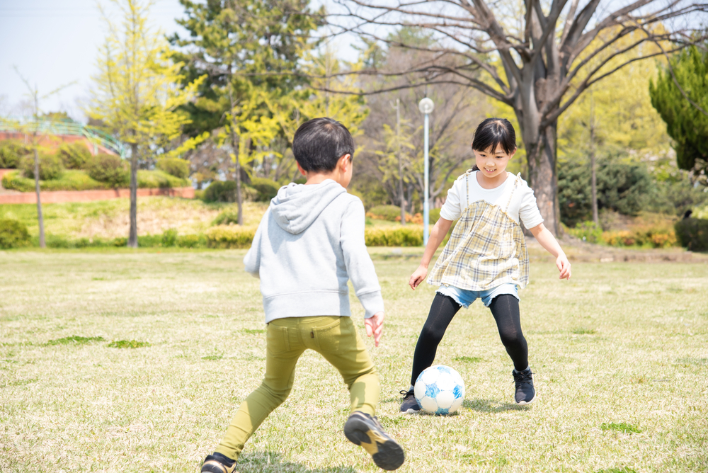 Tập luyện vừa sức là cách cho trẻ vận dộng phát triển toàn diện