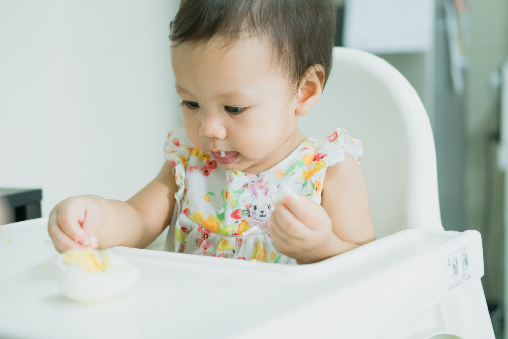 Trứng là món ăn vặt cho bé