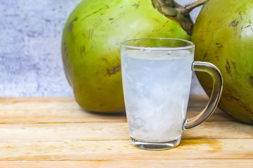 Uống nhiều nước khi bé bị sốt